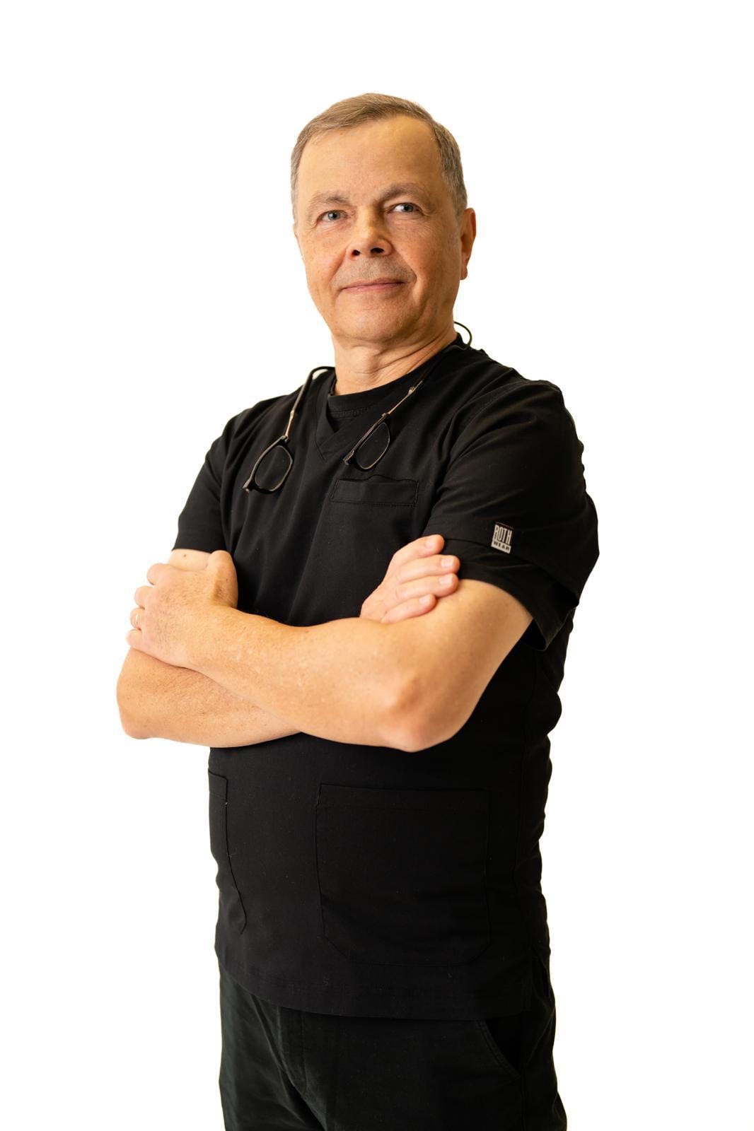 lek. stom. Mieczysław Silkiewicz — właściciel gabinetu, zespół DentMedica
